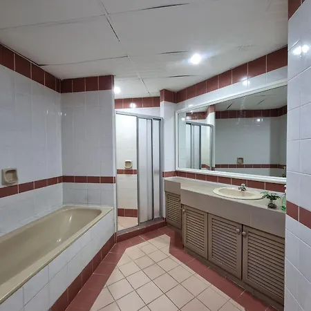 Cozzzy Hut Riverbank Suites Kuching With Spectacular River View Exterior photo