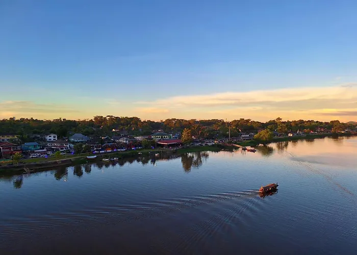 Cozzzy Hut Riverbank Suites Kuching With Spectacular River View