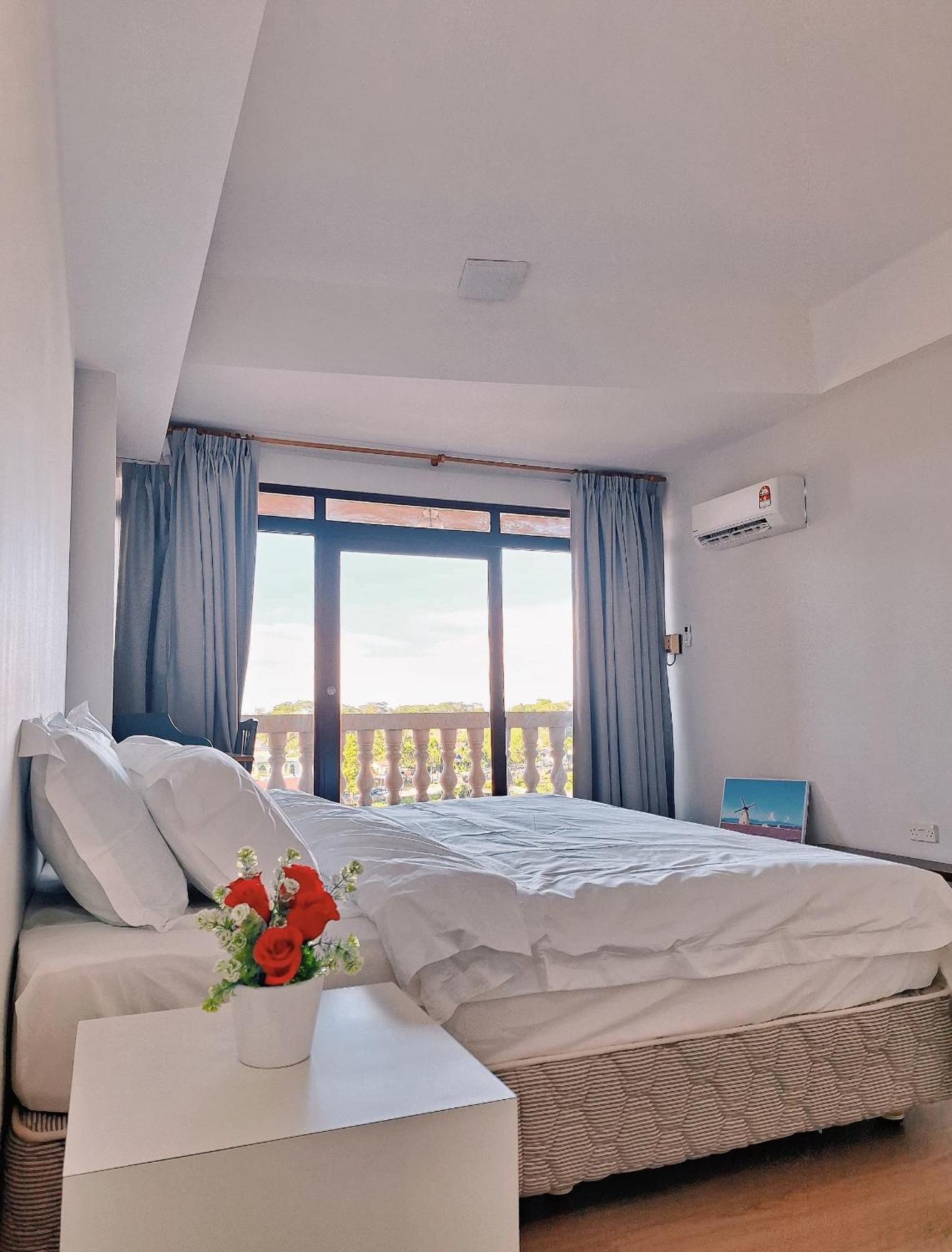 Apartment Cozzzy Hut Riverbank With Spectacular River View Kuching