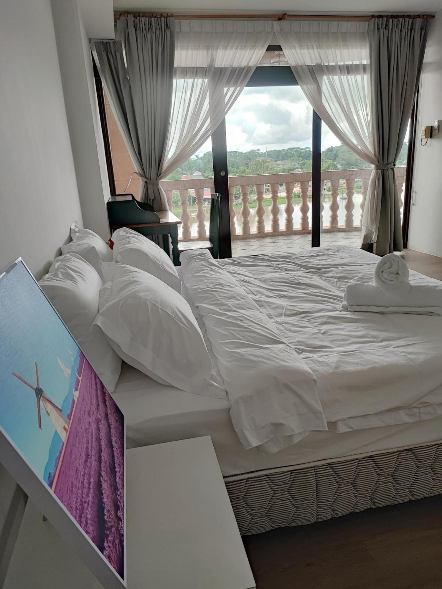 Cozzzy Hut Riverbank With Spectacular River View Apartment *